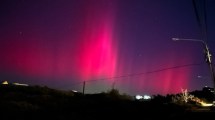 Imagen de Las increíbles imágenes del cielo iluminado por las auroras australes en Ushuaia y la Antártida