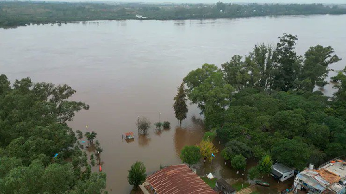 La fuerte crecida del río Uruguay afectó la zona de Concordia, en Entre Ríos y ya son 400 las personas evacuadas. Foto: cuenta x Radiocostapna.