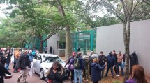 Imagen de Misiones al borde del estallido social: docentes rodearon la casa de Carlos Rovira, líder del oficialismo provincial