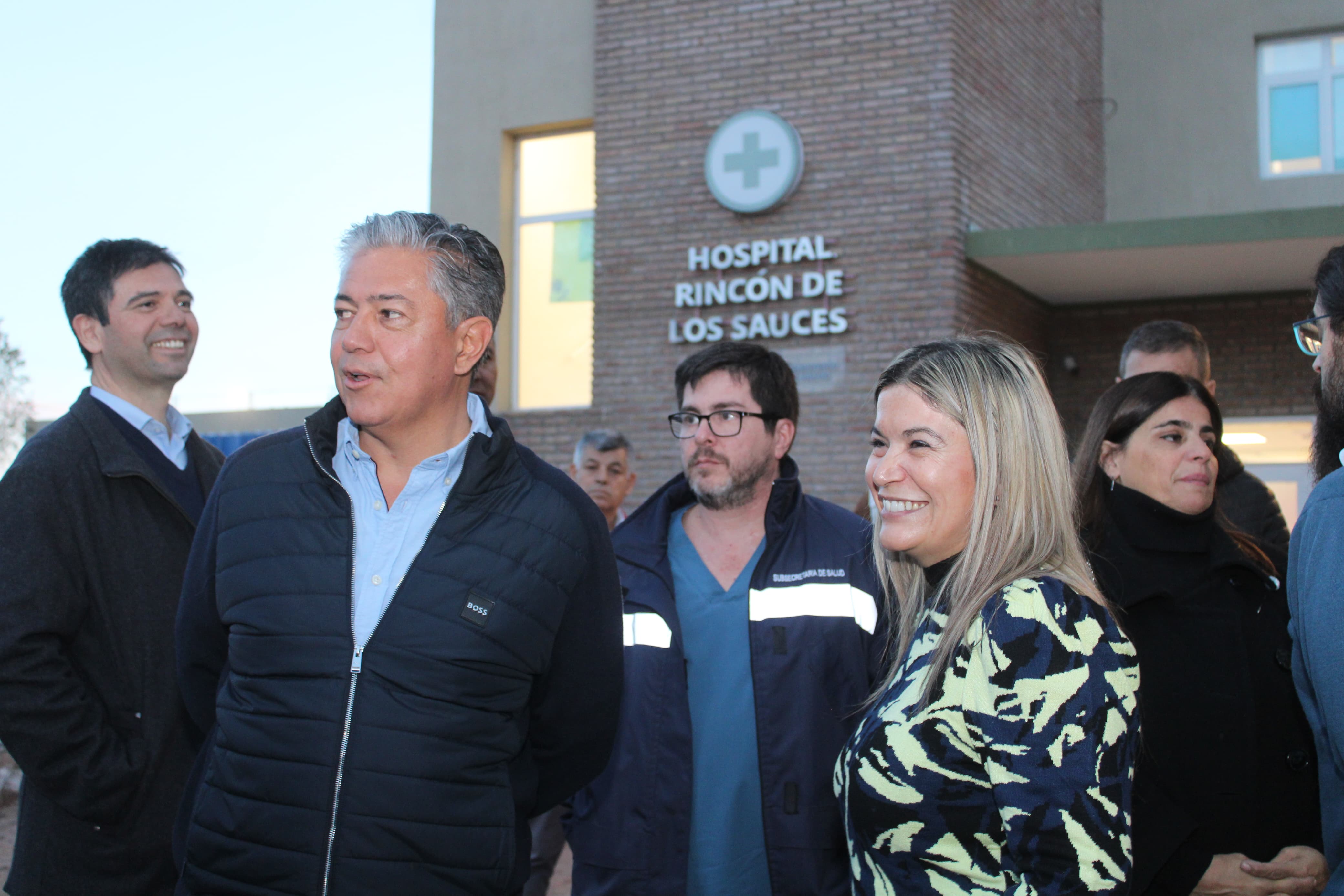 El gobernador, Rolando Figueroa, junto a la intendenta de Ríncón de los Sauces, Norma Sepulveda. Foto: gentileza