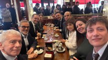 Imagen de La foto del Gabinete renovado tras la salida de Posse: se fueron a tomar un café y pagó uno de los que dicen que se va