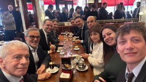 La foto del Gabinete renovado tras la salida de Posse: se fueron a tomar un café y pagó uno de los que dicen que se va