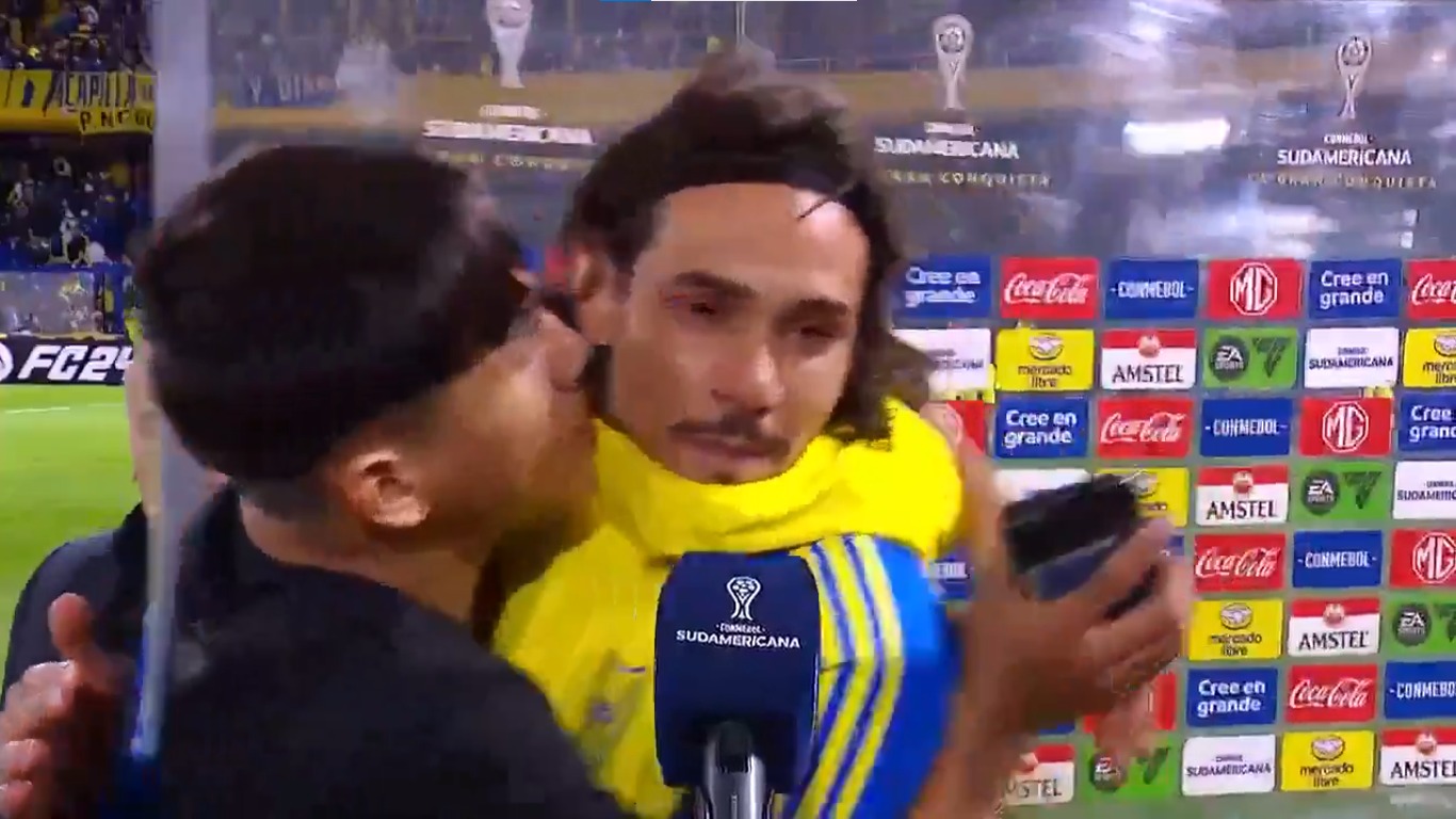 Edinson Cavani protagonizó un divertido momento con un fanático de Boca.