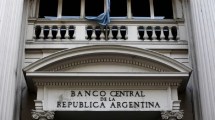 Imagen de Señal de alerta: el Banco Central vendió dólares, las reservas cayeron y cada vez le cuesta más acumular divisas