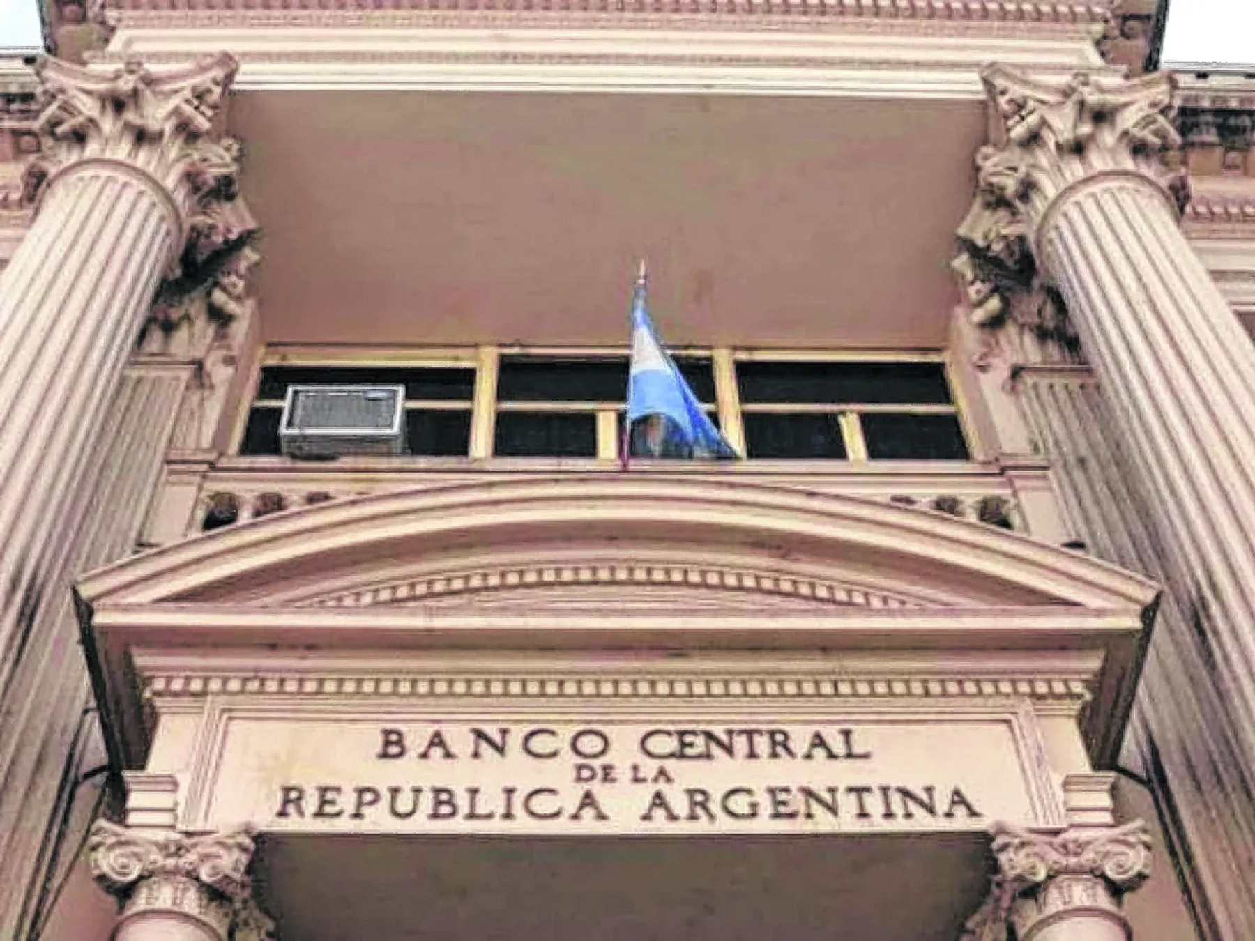 Presión sobre reservas del Banco Central: los vencimientos de deuda externa dificultan más la salida del cepo. Foto: archivo. 