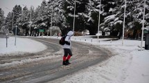 Imagen de Suspendieron las clases en Bariloche este lunes y martes por la nieve