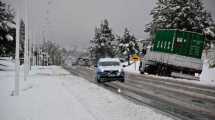 Imagen de Vuelve la nieve a Neuquén y Río Negro: tené en cuenta estos consejos para viajar en las rutas