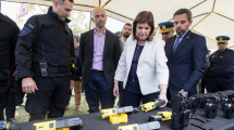 Imagen de Bullrich habilitó el uso de pistolas Taser en estaciones de trenes: «Nuevas medidas para cuidar a los argentinos»