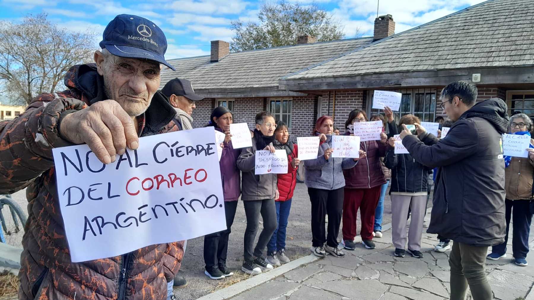 La dura realidad de los jubilados de la región sur de quedarse sin correo. Foto: gentileza.