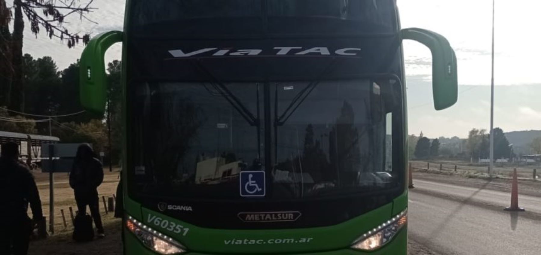 Un mal momento vivieron los pasajeros de un colectivo que iba hasta Bariloche. Foto: Policía de Río Negro. 