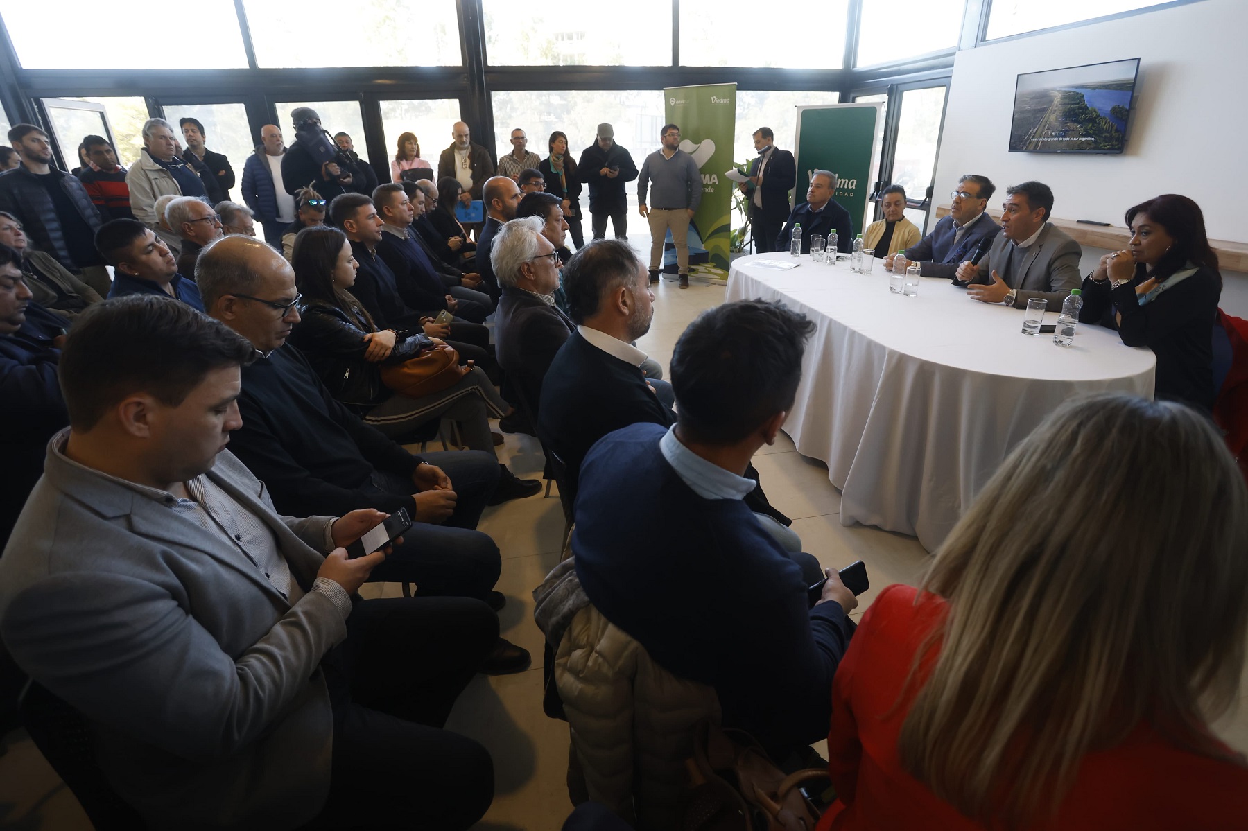 El encuentro se desarrolló en la oficina de Informes Turísticos de Viedma. Foto: Pablo Leguizamon.