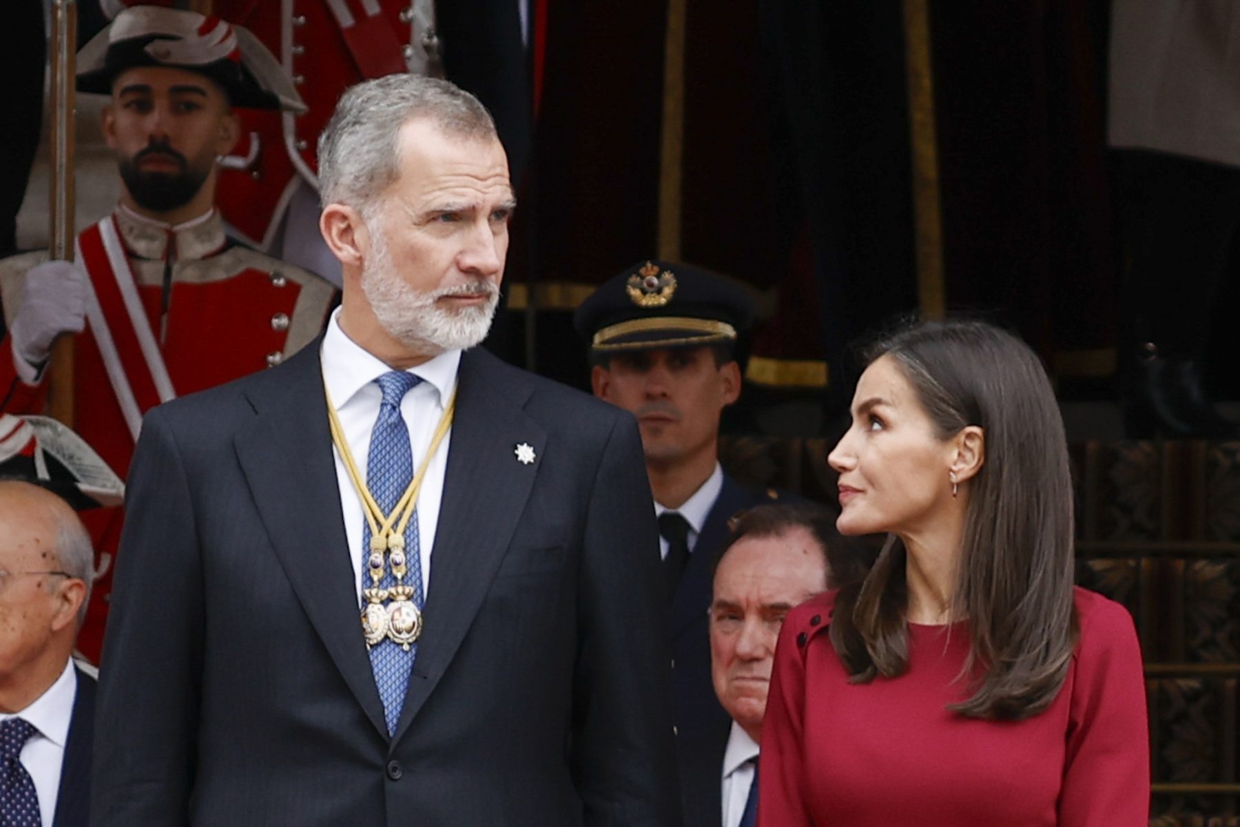 Polémica total en España: qué dice el libro que revela las infidelidades de Letizia a Felipe VI