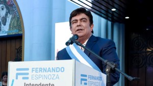 Fernando Espinoza denunció a la mujer que lo acusó de abuso sexual por «lavado de dinero y espionaje»
