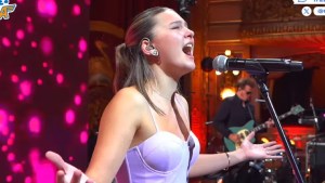 Video | Olivia Firpo, la joven que deslumbró en el Colón, cantará gratis en Neuquén: dónde y cuándo verla