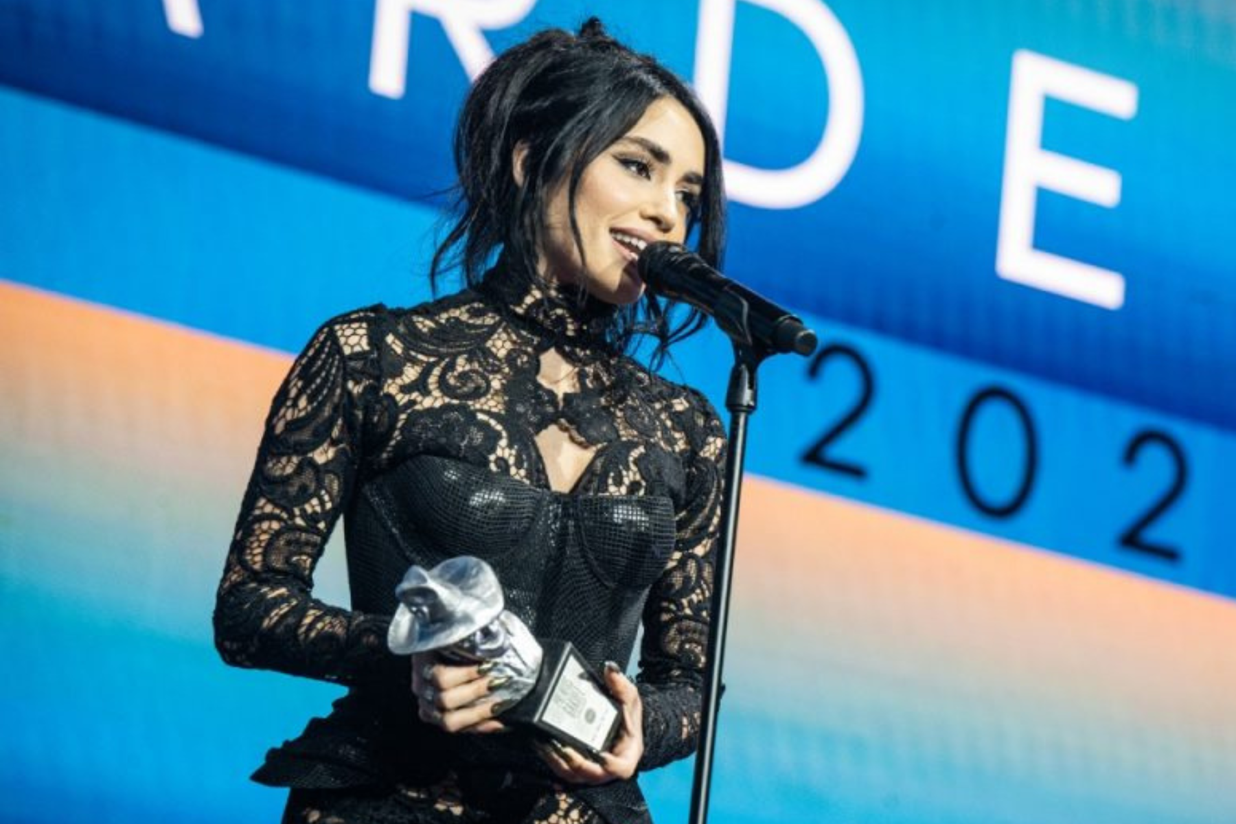 Lali fue premiada con tres Premios Gardel a Mejor videoclip, Canción del año y Mejor álbum pop. 