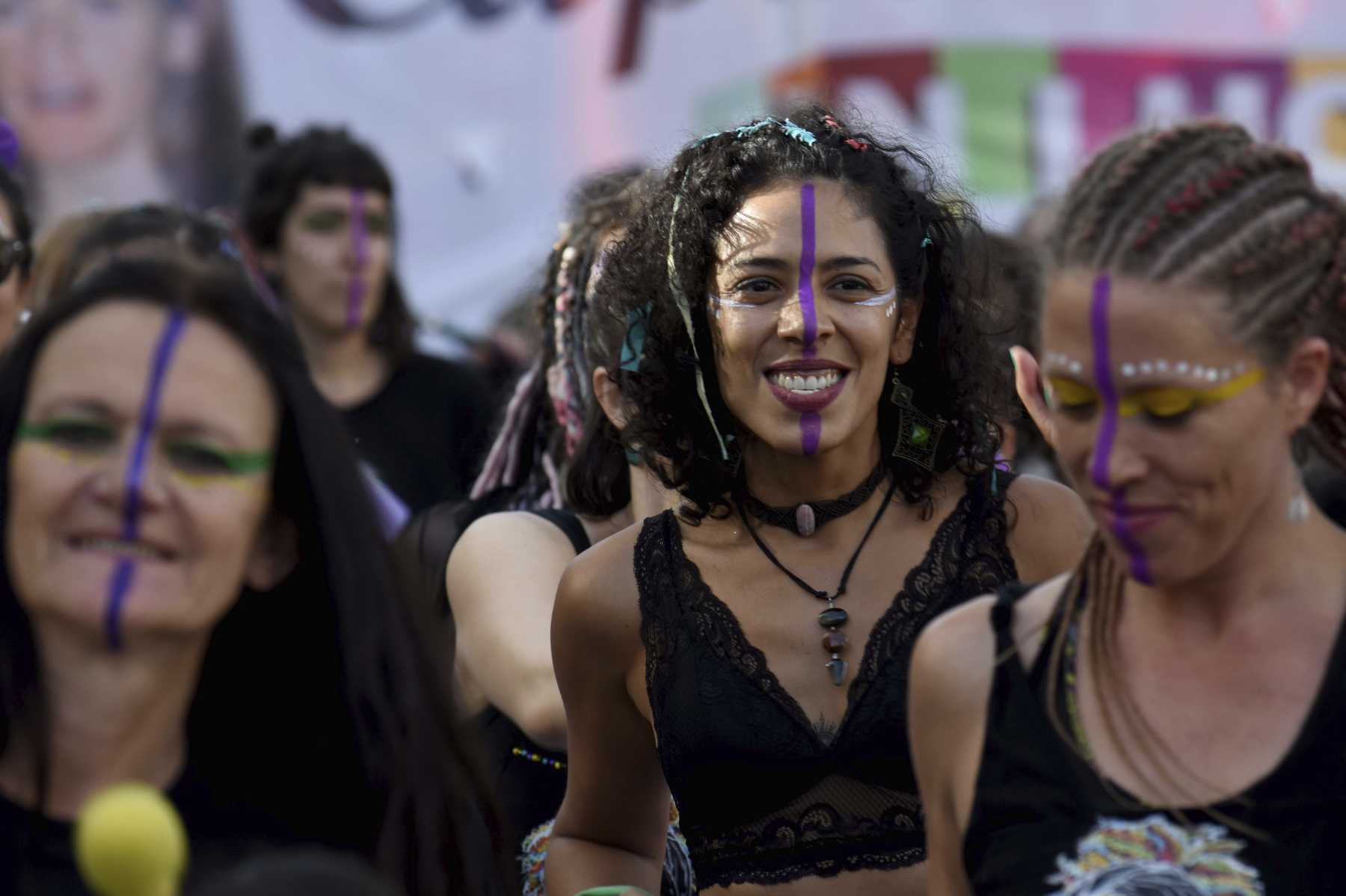 Río Jarana, la batucada que le pone música y color a las marchas feministas en Neuquén. Foto: Matías Subat. 