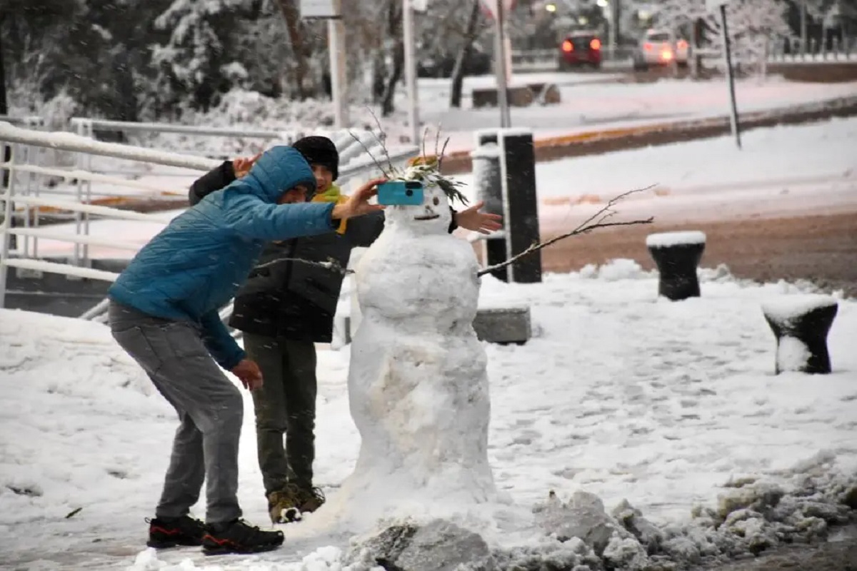 La última vez que nevó en Neuquén y Río Negro fue en el invierno de 2022. Foto: archivo.-