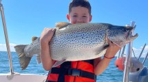 Imagen de Video: Benicio tiene 9 años y en su primera salida pescó una trucha de 10 kilos en un lago de la Patagonia