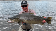 Imagen de Neuquén: clases gratuitas de pesca con mosca para que piquen las mejores truchas, dónde se dan y cómo anotarse