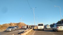 Imagen de Causó un choque en plena Ruta 7 de Neuquén y se dio a la fuga: «Se le voló una ventana de la camioneta»