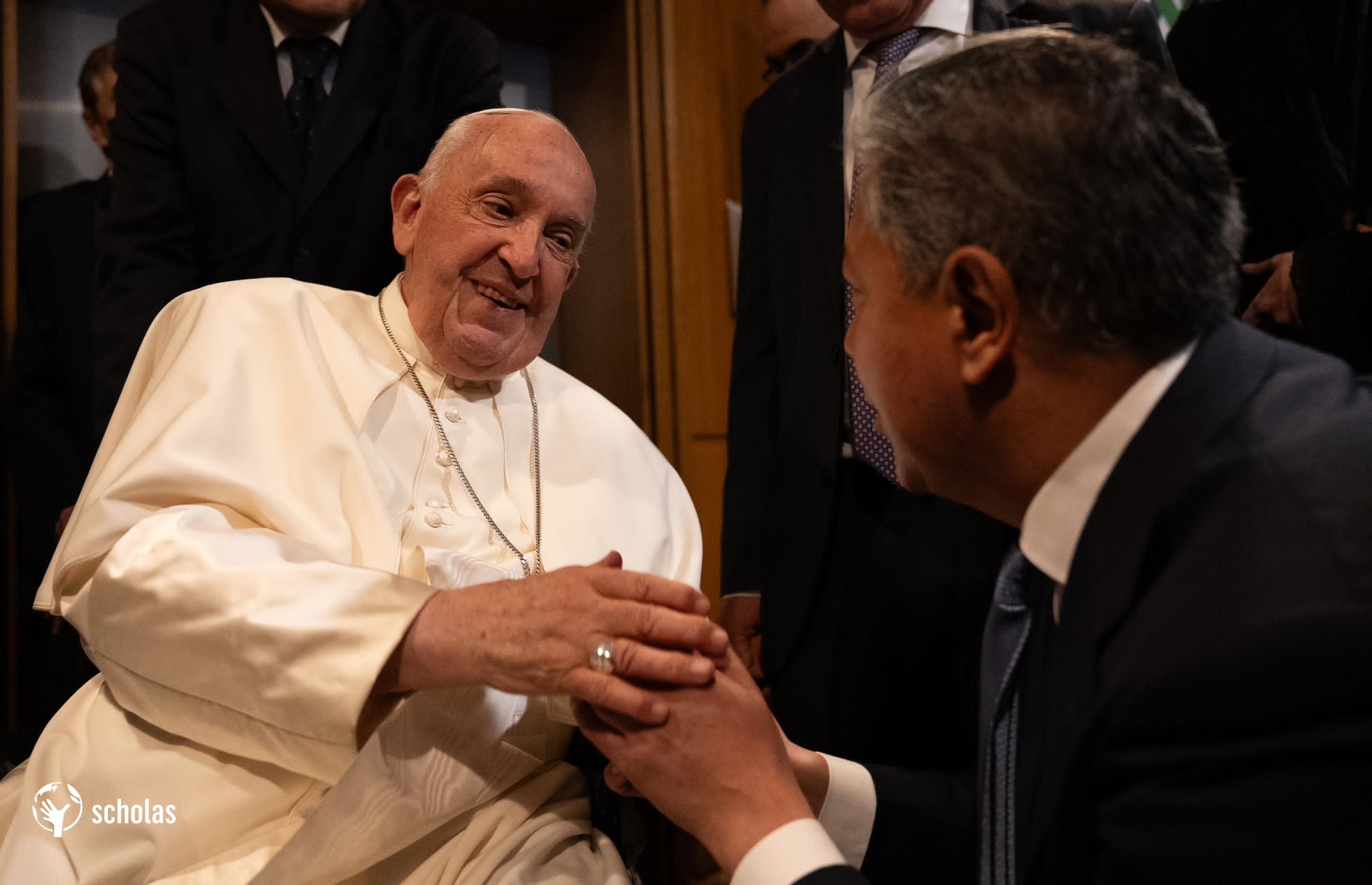 El gobernador Rolando Figueroa junto al papa Francisco. Foto: gentileza.