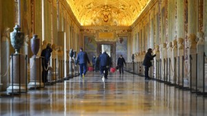 El papa Francisco enfrenta reclamos gremiales: trabajadores de los Museos Vaticanos reclaman mejores condiciones laborales