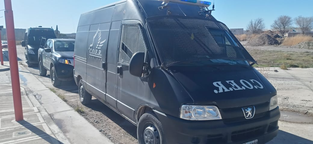 Los tres jóvenes son de Regina y cuando les formularon cargos, la policía tuvo que desplegar un importante operativo de seguridad. foto: archivo.