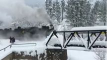 Imagen de El video de película de La Trochita abriéndose paso entre la nieve:  así «se vive el invierno en la Patagonia»