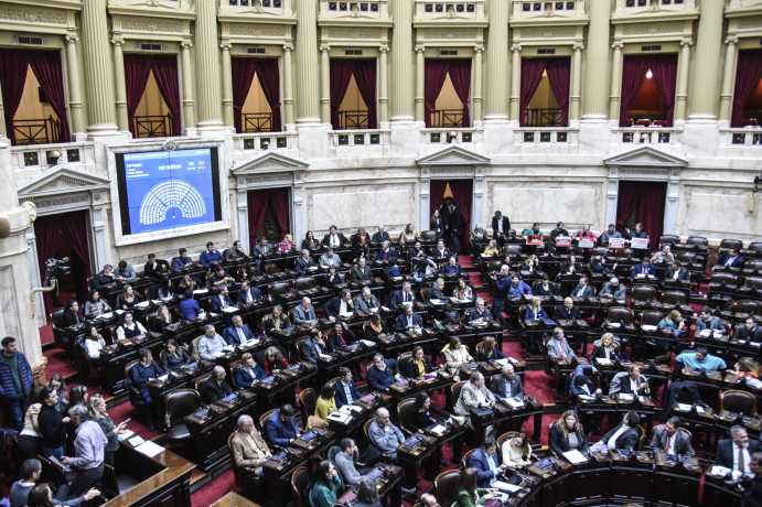 El bloque de los 33 radicales se dividió por el acercamiento a Milei. Archivo