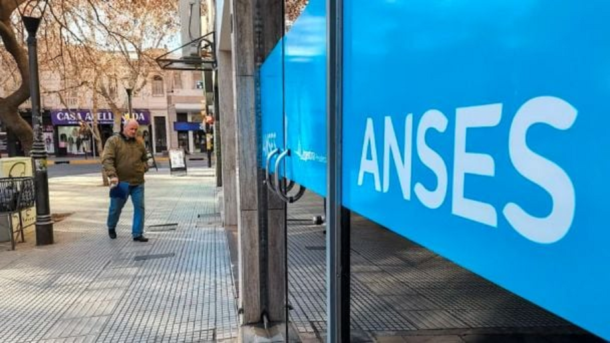 Feriados en junio 2024: cómo se cobran las prestaciones de Anses. 