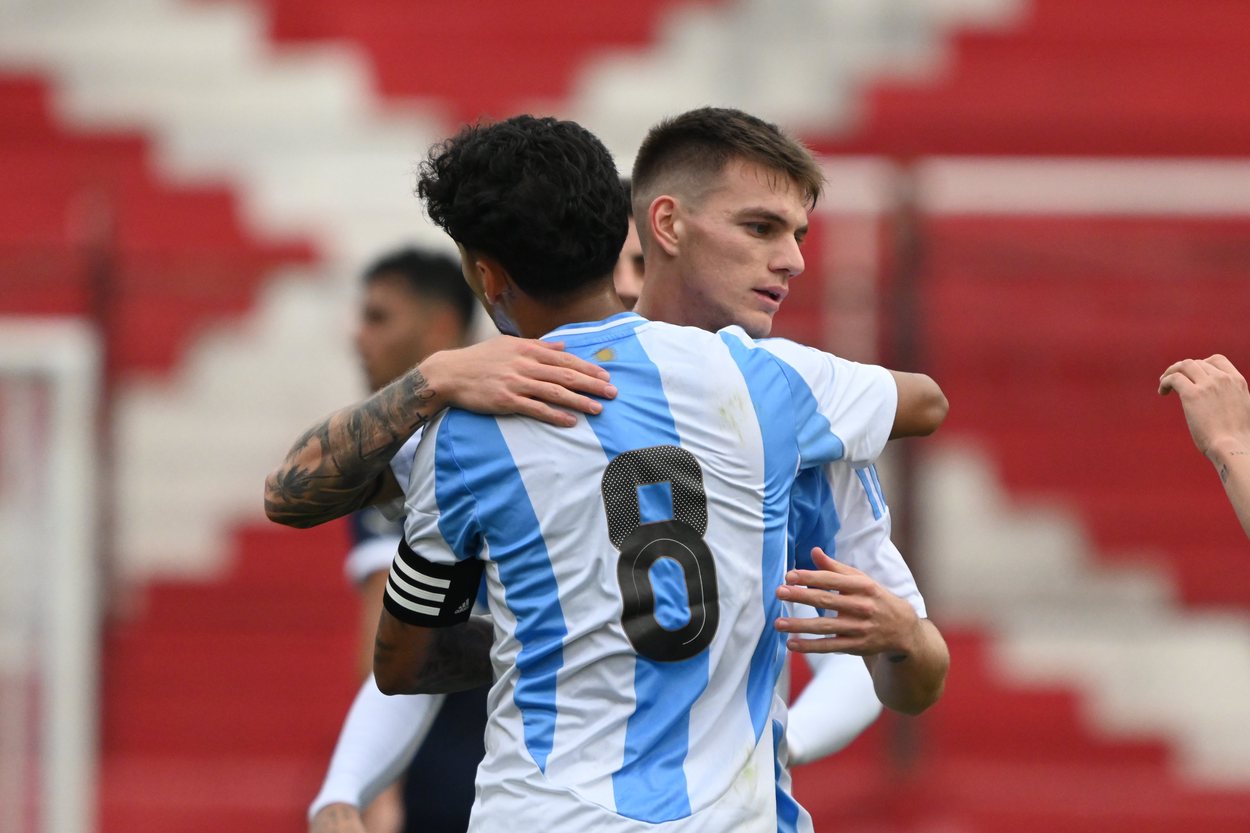 Kevin Zenón abrió el marcador para Argentina ante Paraguay.