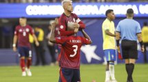 Imagen de La tarjeta rosa se utilizó por primera vez en la Copa América en el partido entre Brasil y Costa Rica