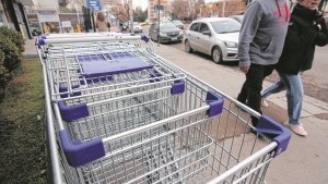 Cae el consumo en supermercados: en Neuquén compran menos carne, ropa y electrónica