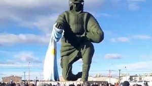 Se inauguró el Soldado de Malvinas en Zapala: todos los secretos del monumento más grande del país