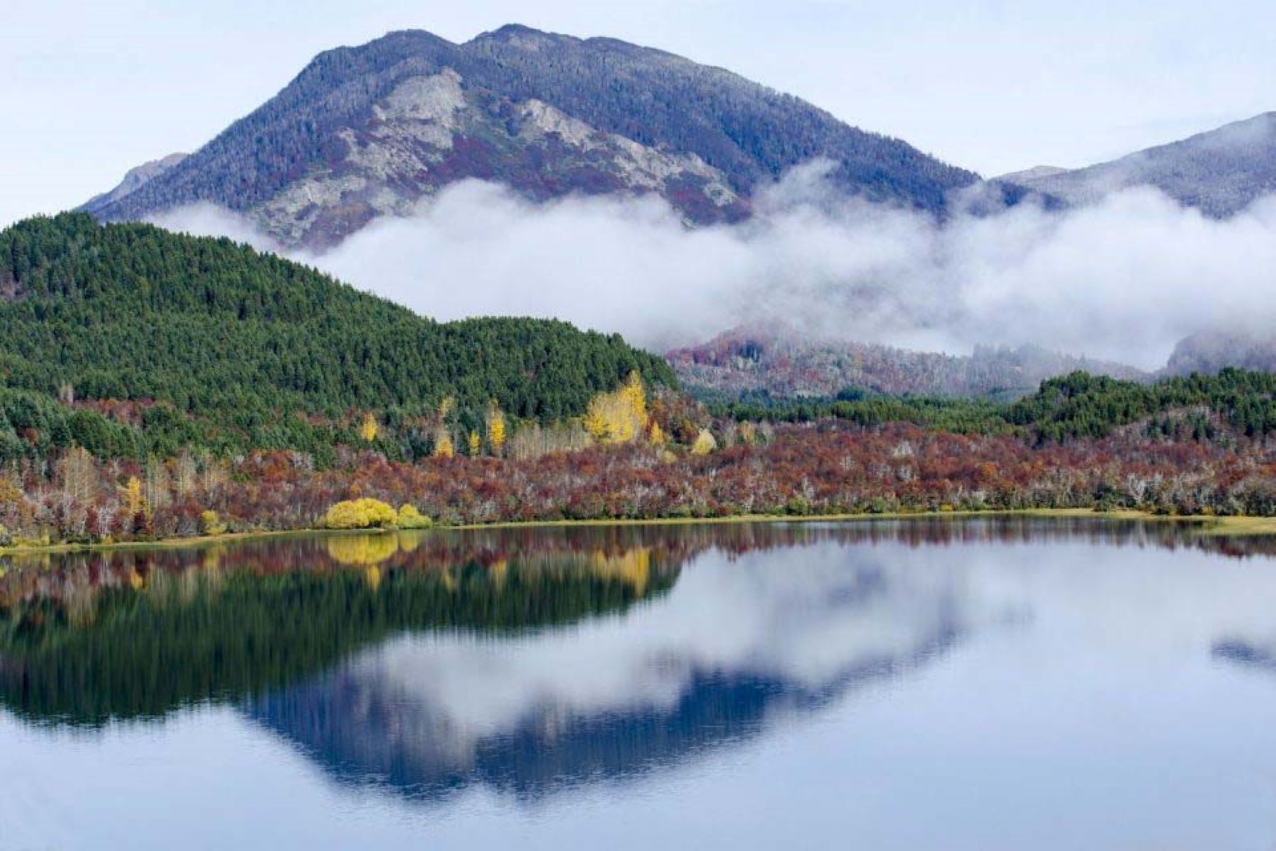 El  Machónico es uno de los 24 lagos que están dentro del Parque Nacional Lanín. Foto: Archivo