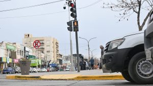 Fotomultas en Neuquén: piden que el cambio de amarillo a rojo en los semáforos sea más lento