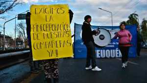 Video | Corte total de Ruta 22 en Neuquén: tercerizados de salud realizan su tercer día de protesta