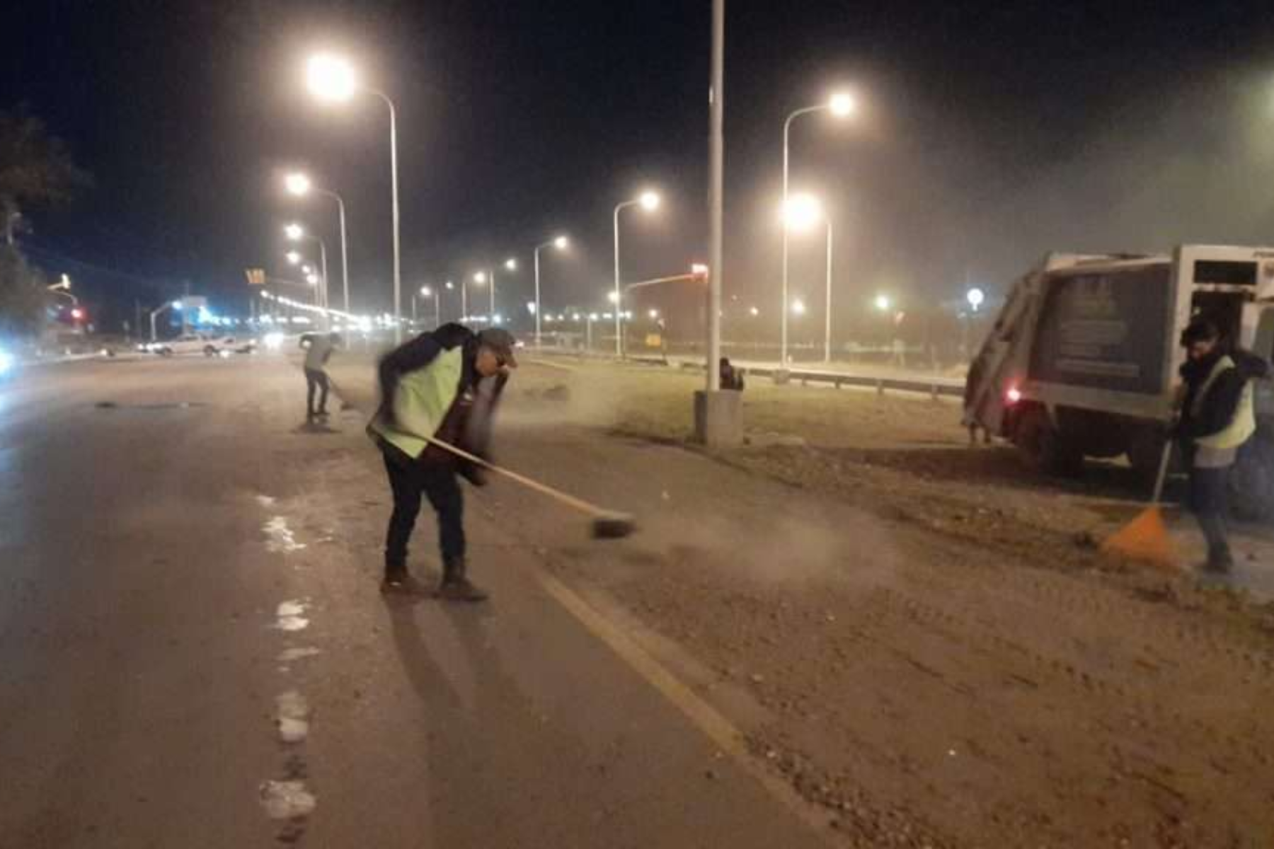 Se realizarán desmalezamiento, limpieza de garitas, barrido de la arteria, entre otras cosas. Foto: Prensa municipalidad de neuquen.