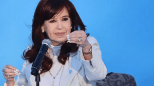 Cristina Kirchner cruzó a Milei por el escándalo de los alimentos: «Es su responsabilidad, córtela con los kirchneristas»