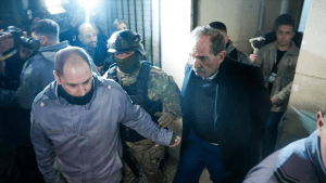 Video | Así llegó José Alperovich a Ezeiza: las primeras imágenes del exgobernador en la cárcel