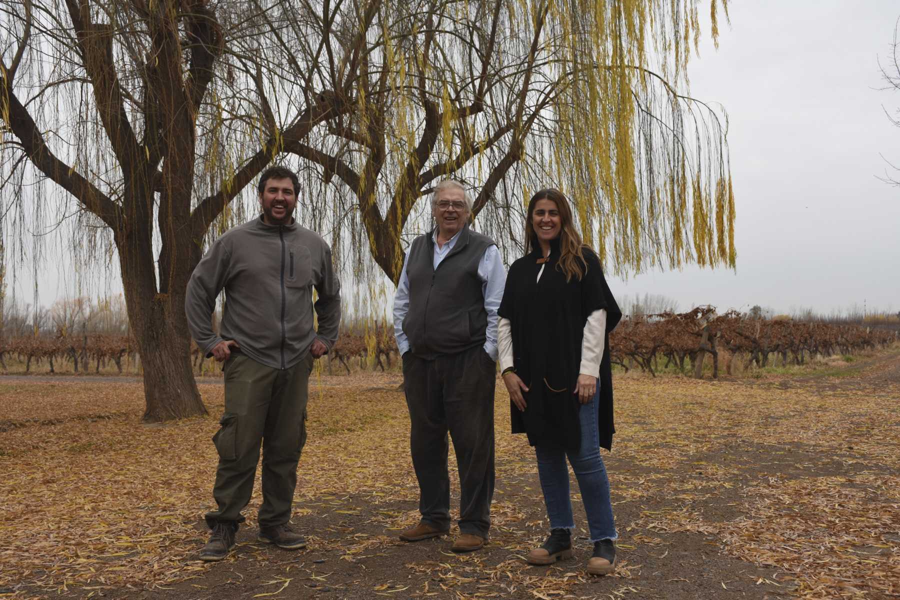 Norberto Ghirardelli (centro), Alfredo y Florencia, los que conducen hoy el destino de Agrestis.