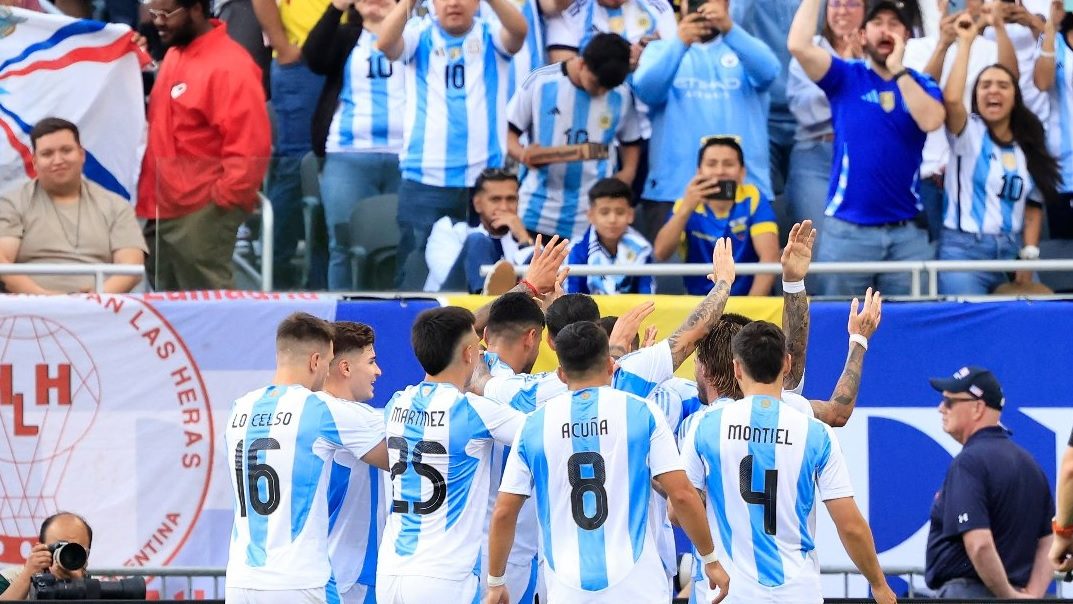 Argentina se enfrenta a Canadá en un duelo inédito. 