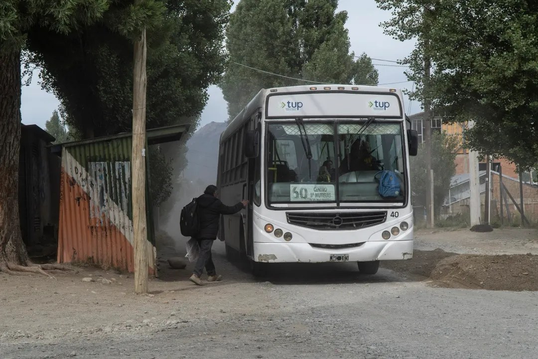 El boleto de colectivo aumentó sin aviso en Bariloche. Los pasajeros locales pagan ahora casi 800 pesos. (archivo)