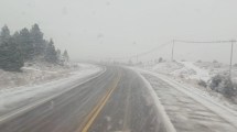 Imagen de Nieve y precaución extrema en la Ruta 40 y 23, cerca de Bariloche: los tramos afectados