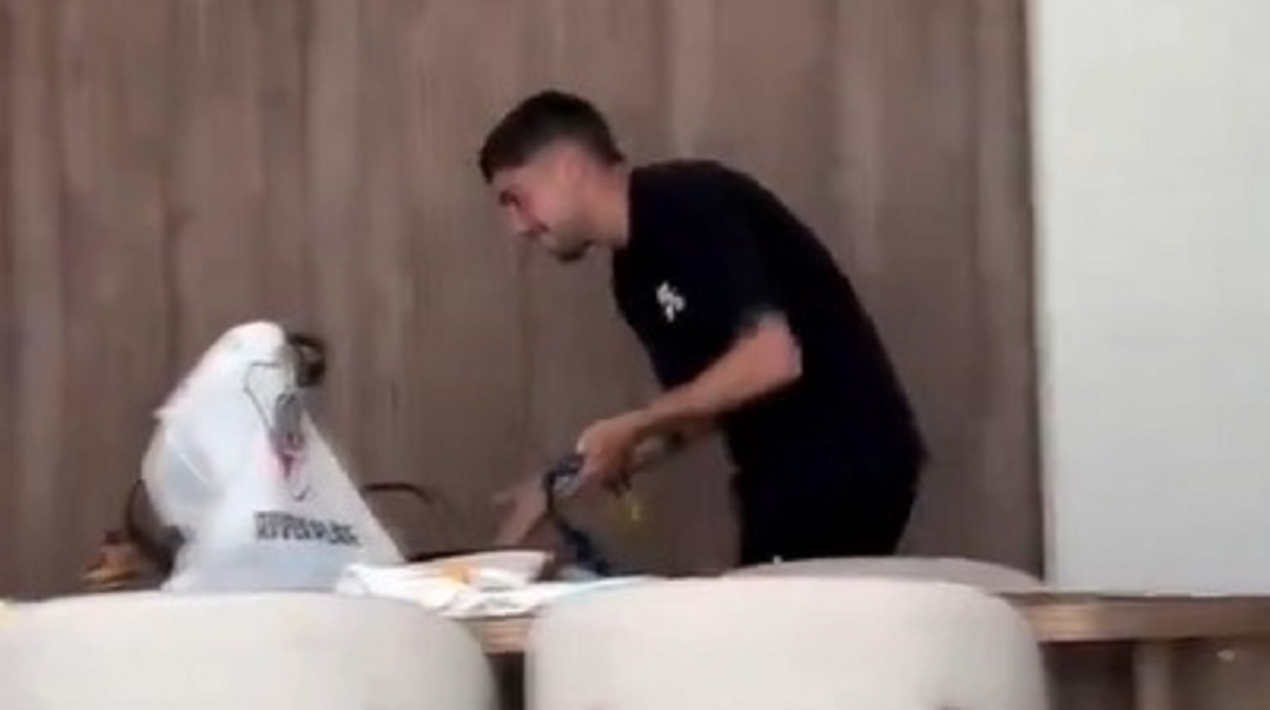 Federico Valverde festejó la obtención de la Champions League en su casa. 