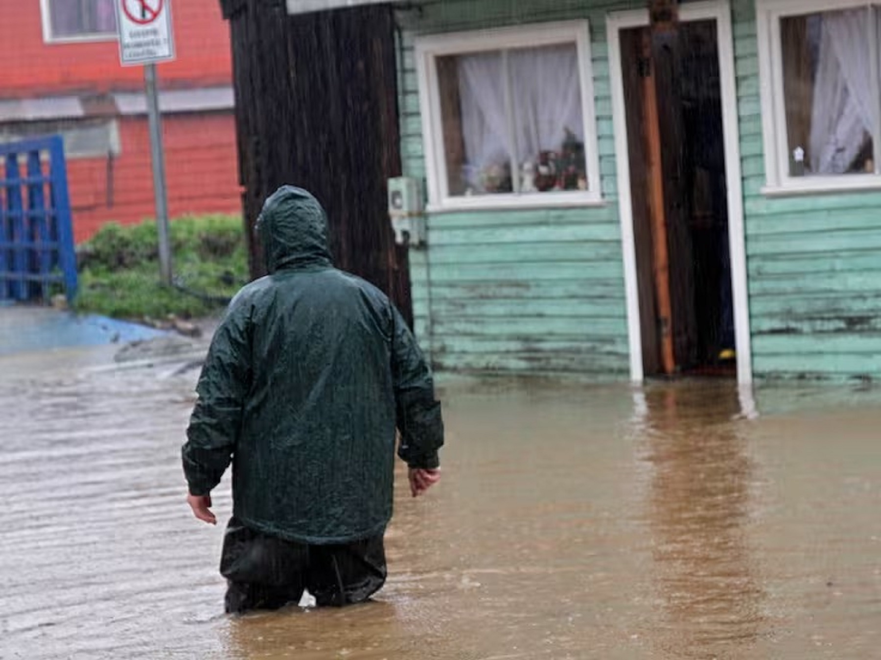 El ciclón extra tropical golpea regiones del centro y sur de Chile este miércoles. Foto: gentileza ADN. 