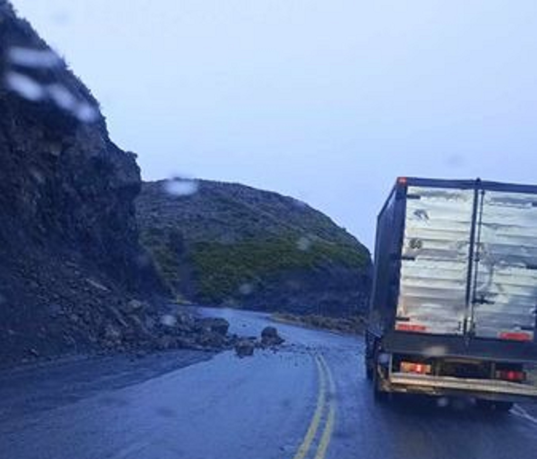 Derrumbe sobre la Ruta 43 en el norte de Neuquén. Foto: gentileza Juan Carlos Parada. 