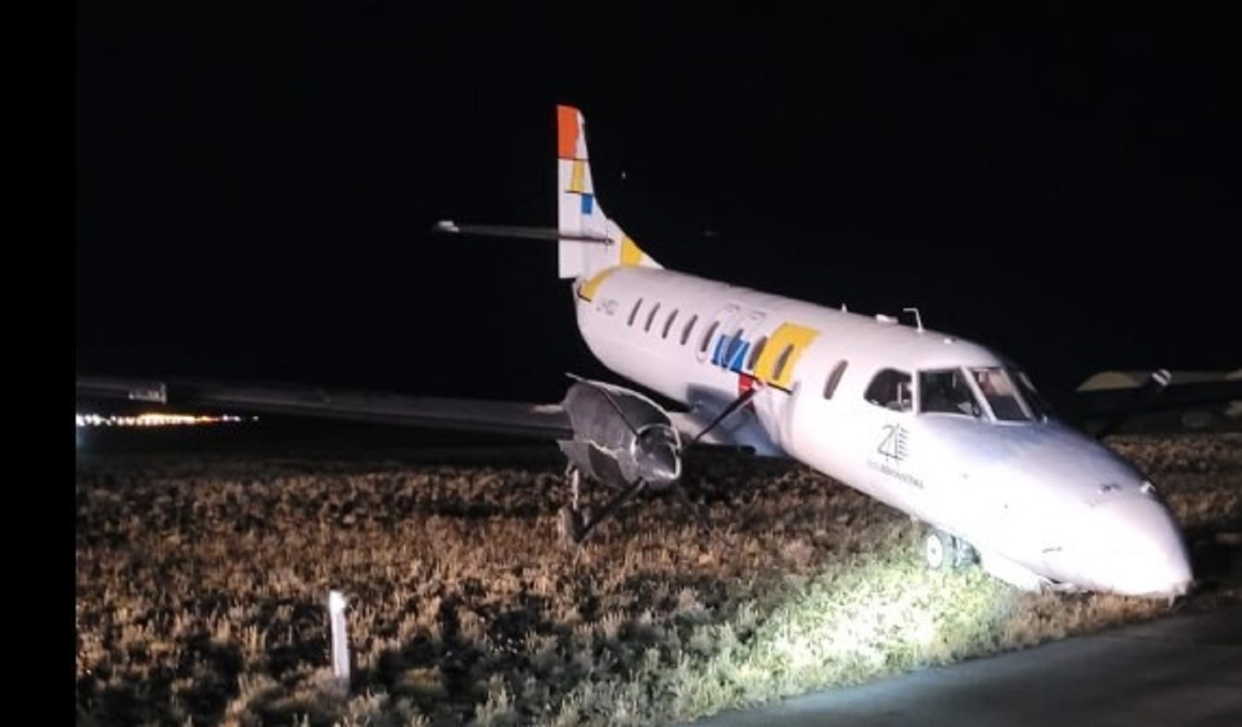 Un avión se despistó en el aeropuerto de Río Gallegos. Foto: gentileza La Opinión Austral. 