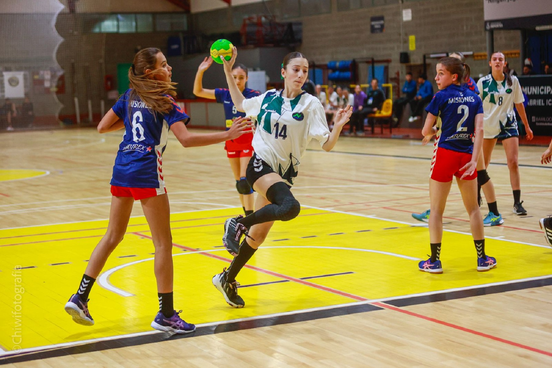 El Torneo Argentino de Handball comenzó este lunes en Bariloche. Foto: Gentileza.