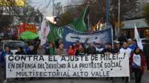 Imagen de Video| Marcharon contra la Ley Bases en Roca, Viedma, Bariloche y Cipolletti: «¡Fuera Milei!»